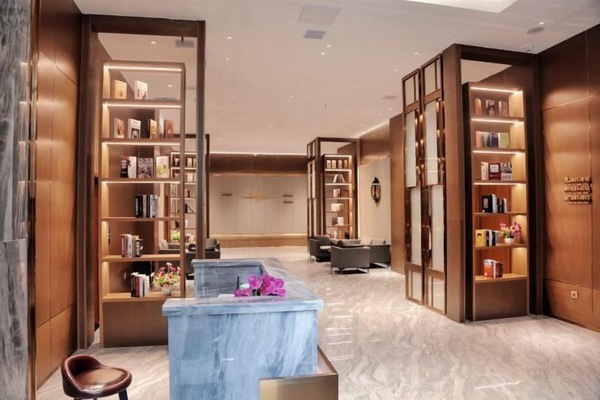 Lobby lounge