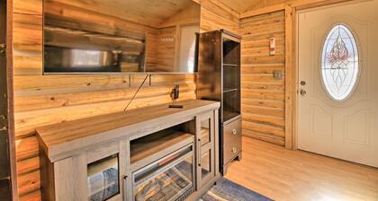 Hot Tub Hideaway in Pinetop: Bring Your Pet!