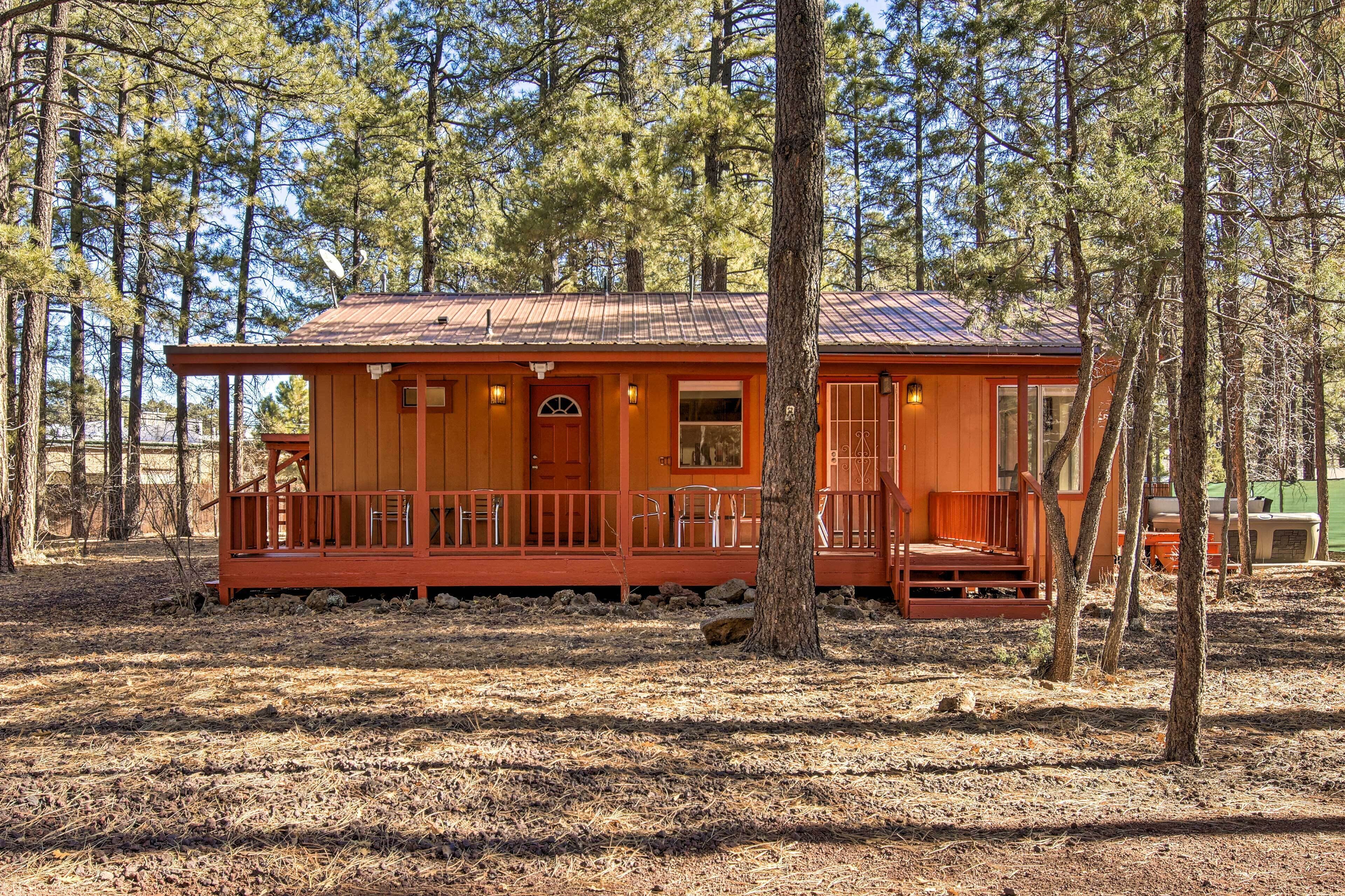 Pinetop Retreat w/ Hot Tub: 3 Homes for Price of 1