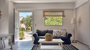 Economy Villa | Ruang tamu | 25 inci sebuah televisyen pintar dengan satelit, TV