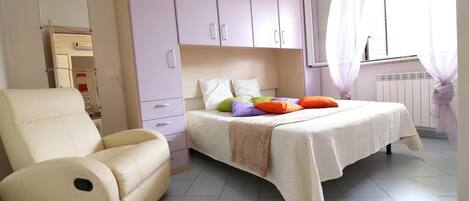 2 chambres, fer et planche à repasser, Wi-Fi gratuit, draps fournis