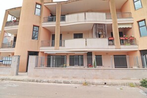 Exterior - Holiday Apartment “Claudia” with Air Conditioning and Balcony (otranto)