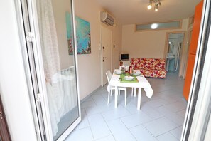 Dining - Holiday Apartment “Claudia” with Air Conditioning and Balcony (otranto)