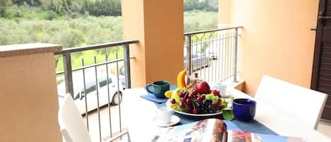 屋外ダイニングエリア