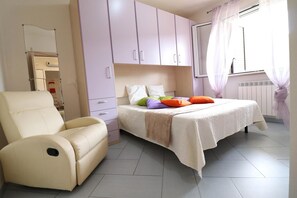 2 bedrooms, iron/ironing board, free WiFi, bed sheets - Holiday Apartment “Claudia” with Air Conditioning and Balcony (otranto)