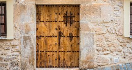 Charming Village House with 5 Rooms in Burgos