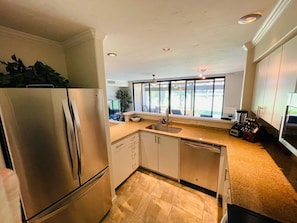 Fridge, microwave, oven, stovetop - Large, Spacious Ground floor Golf Course View Unit Inquire for Apr-June specials (Lahaina)