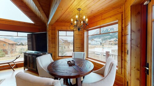 Larkspur Luxury - Crested Butte