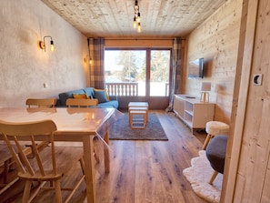 Dining - Renovated studio near slopes for 4 (Notre-Dame-de-Bellecombe)