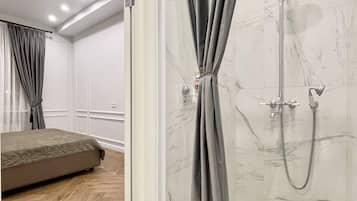 City Apartment | 3 bedrooms, premium bedding, iron/ironing board, free WiFi