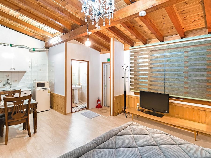 Basic Room, 1 Bedroom (202(PET)) | 1 bedroom, WiFi (free)