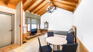 Basic Room, 1 Bedroom (102(PET)) | 1 bedroom, free WiFi - Gangneung Sinami68 Pension (Gangneung)