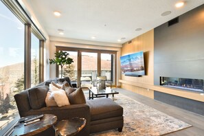 TV, fireplace, DVD player - Ski Season Available! Ski-in/Ski-out Access Condo in Slopeside! Near Downtown! (Park City)