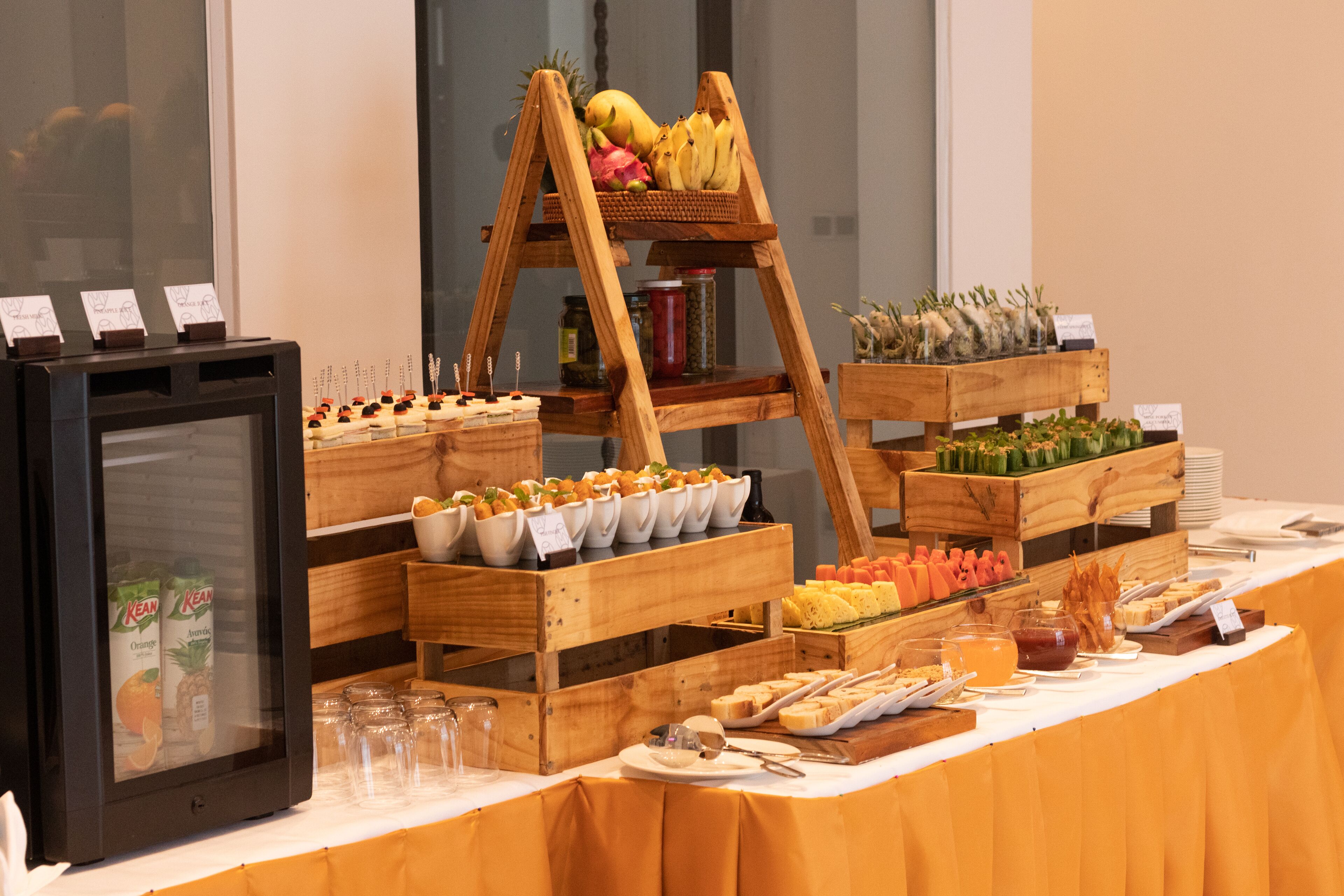 breakfast, lunch and dinner served