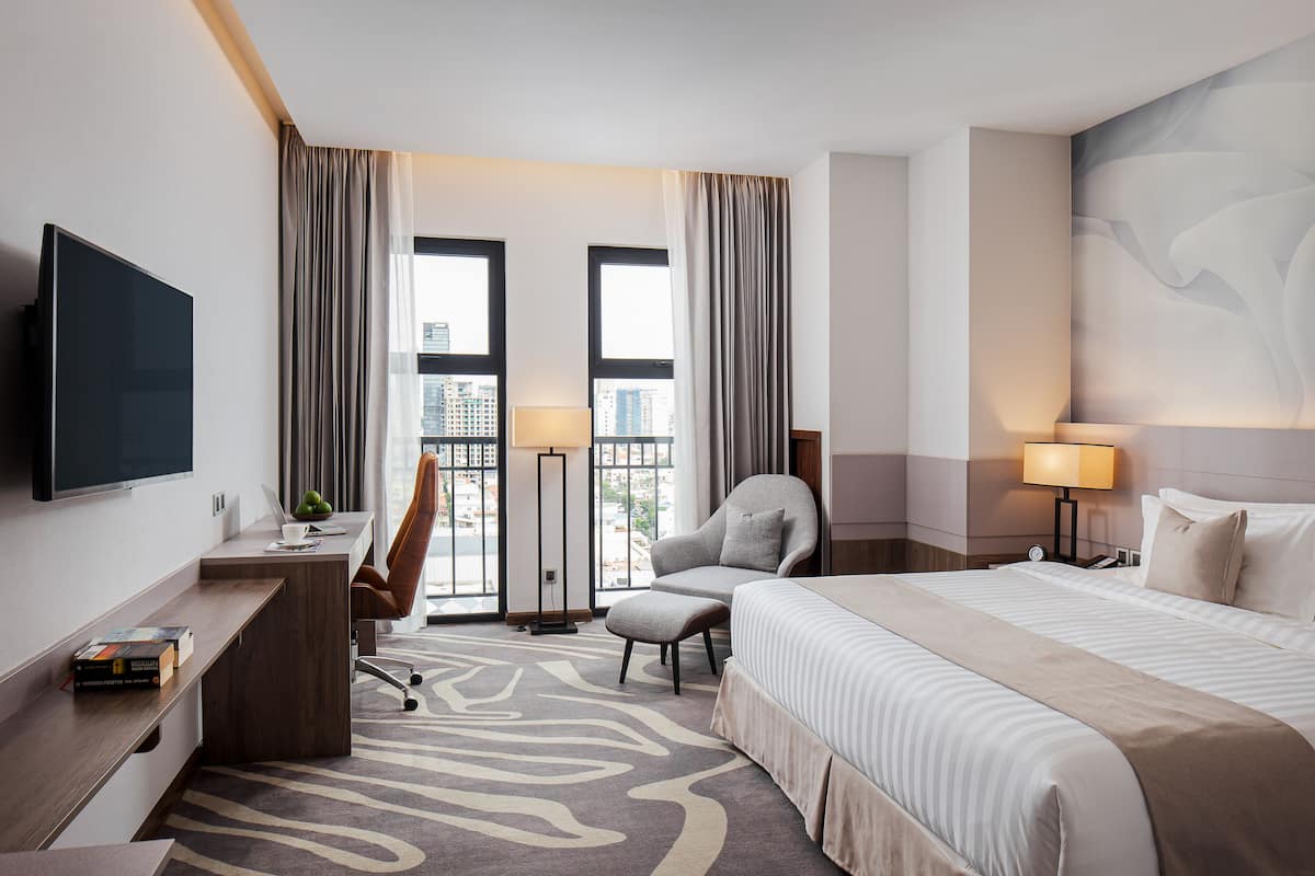 premium bedding, in-room safe, desk, soundproofing