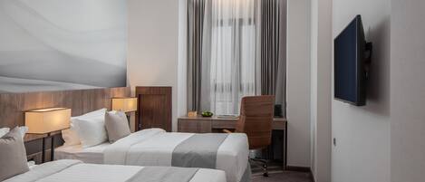 高档床上用品、客房内保险箱、办公桌、隔音