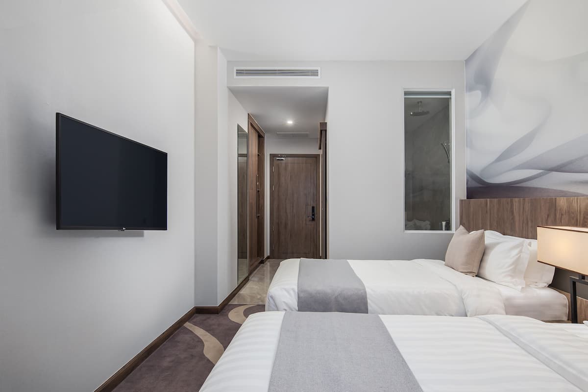 1 bedroom, premium bedding, in-room safe, desk