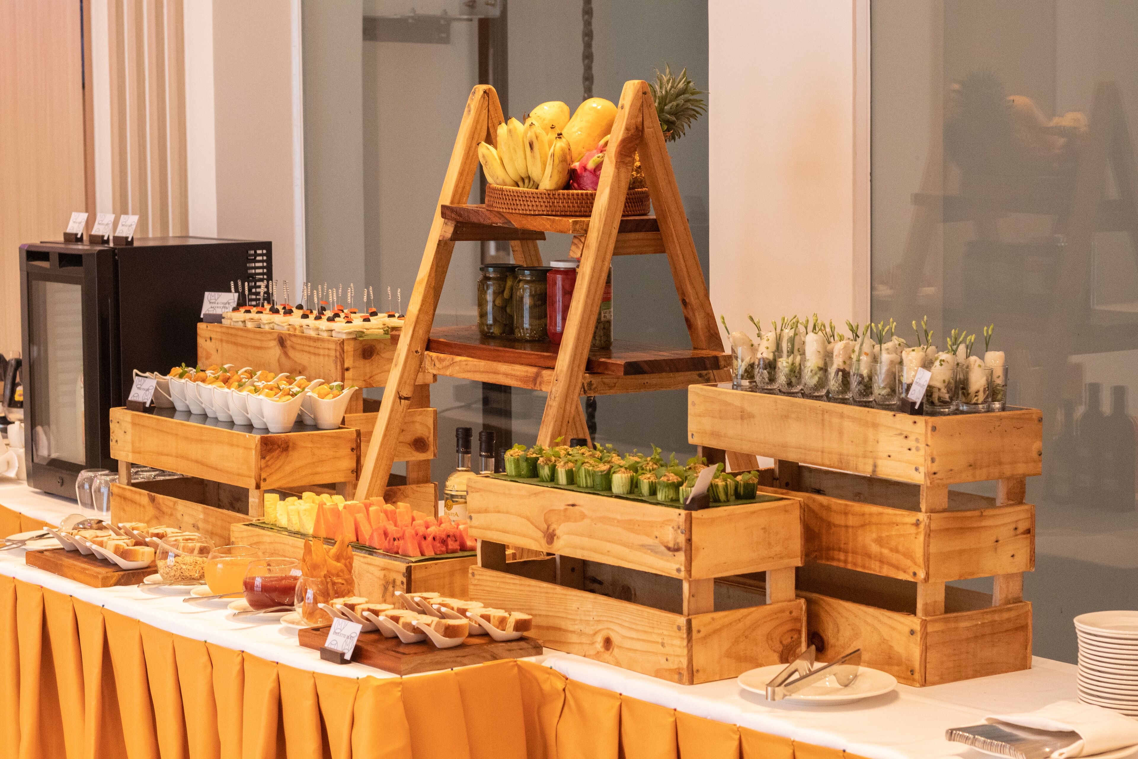 breakfast, lunch and dinner served