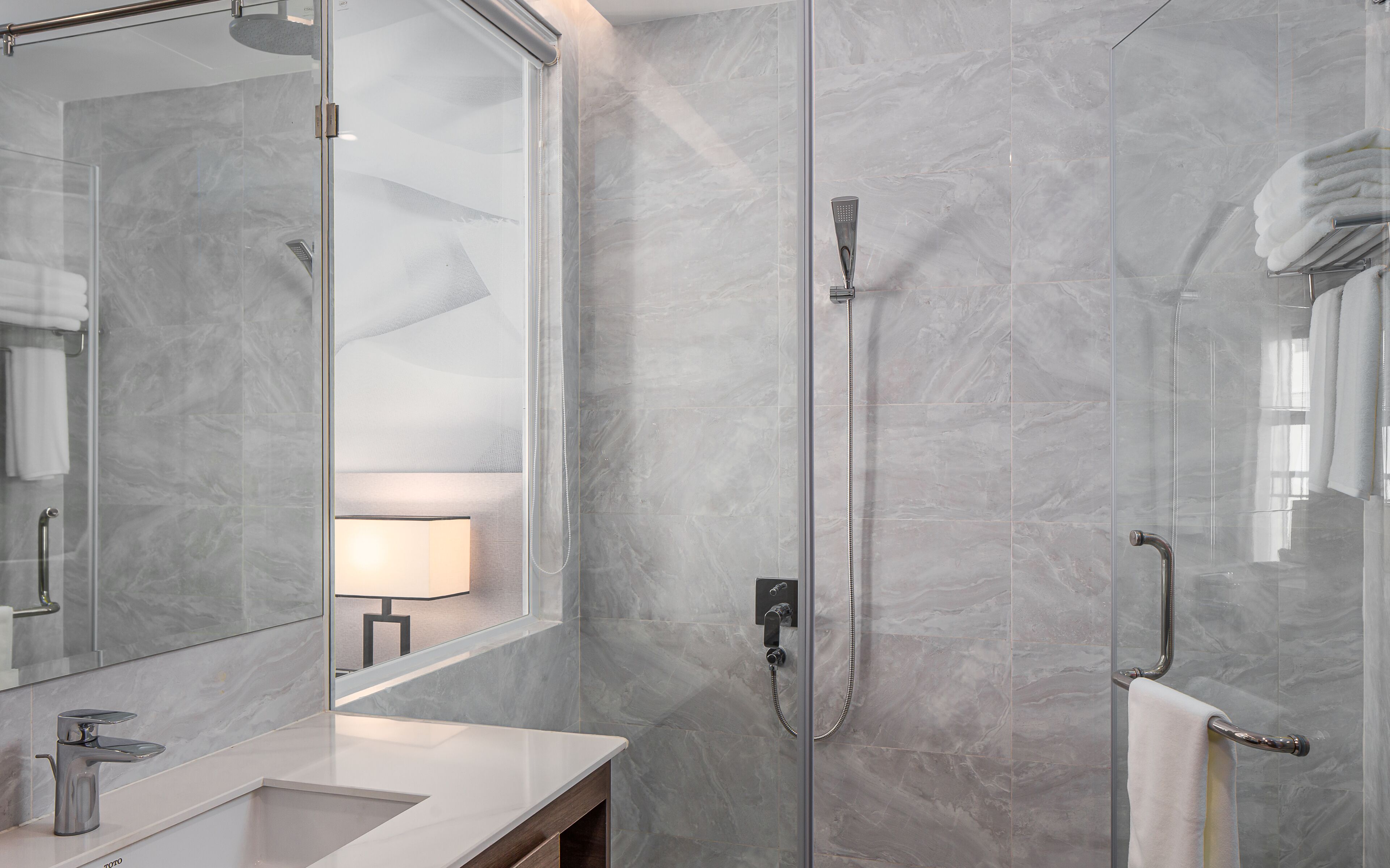 shower, rainfall showerhead, free toiletries, hair dryer