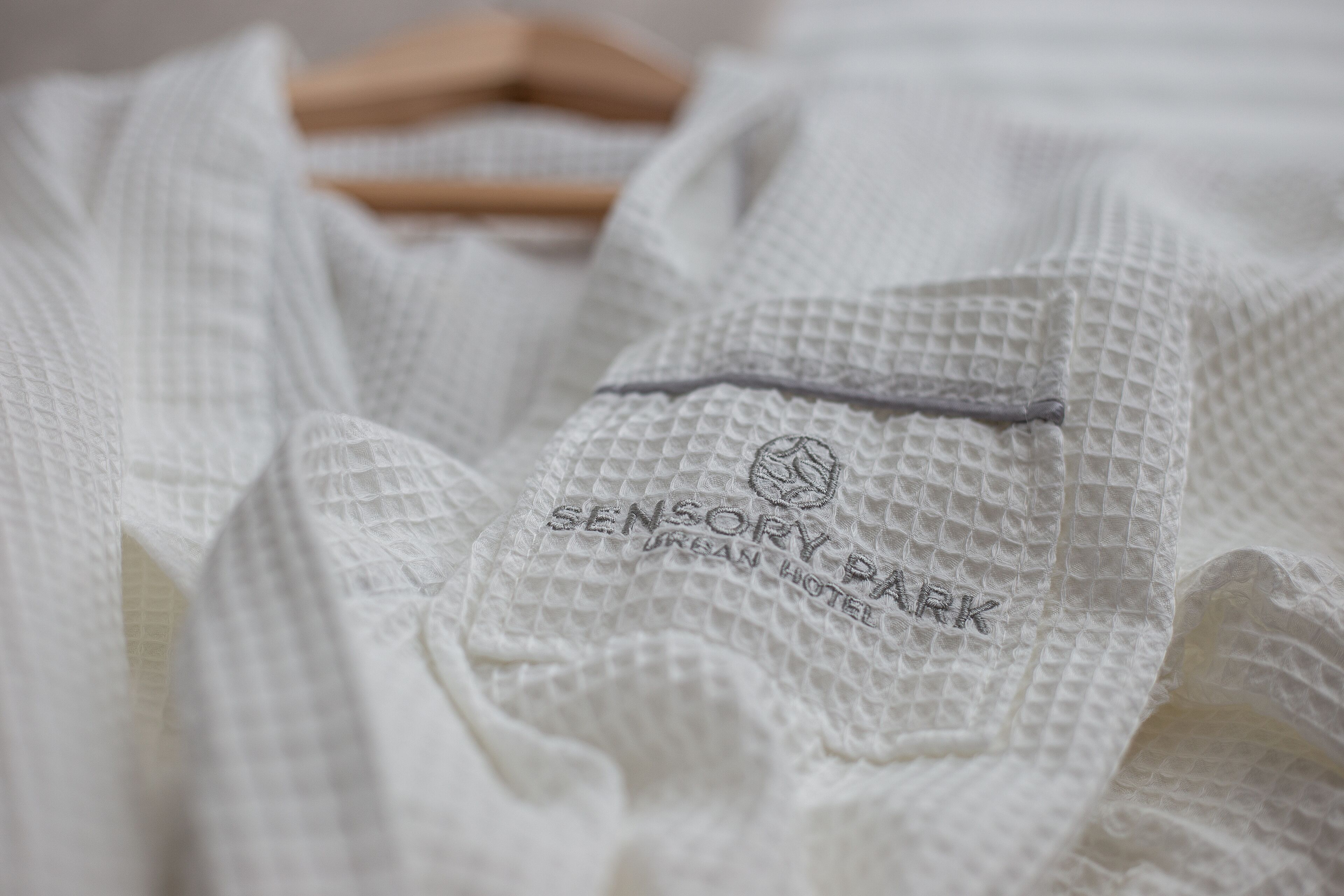 shower, rainfall showerhead, free toiletries, hair dryer