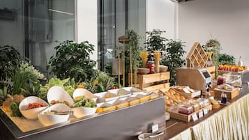 Desayuno buffet todos los días (con cargo)
