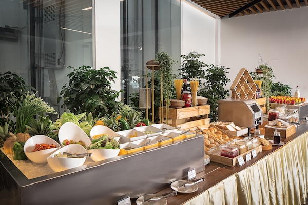 Daily buffet breakfast for a fee