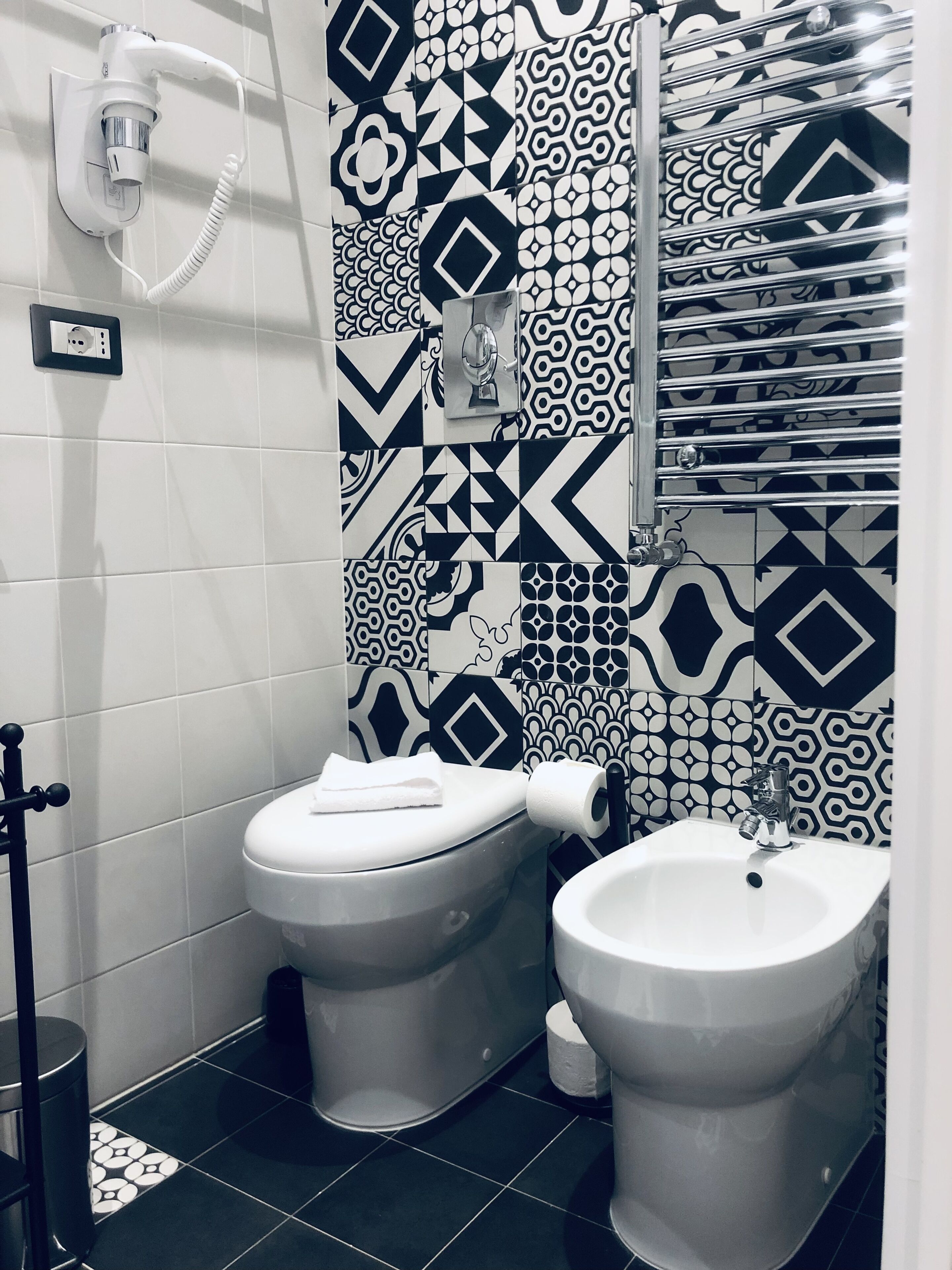 Doccia, asciugacapelli, bidet, asciugamani