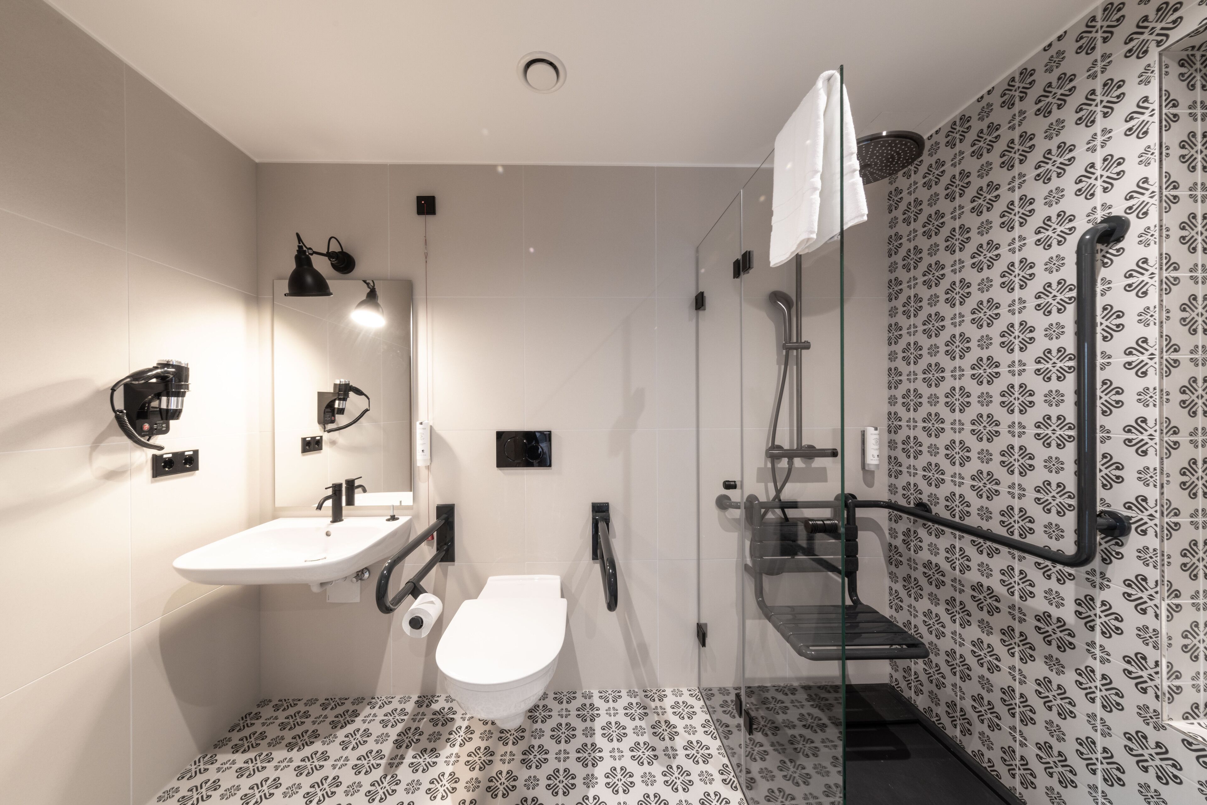 shower, free toiletries, towels, soap