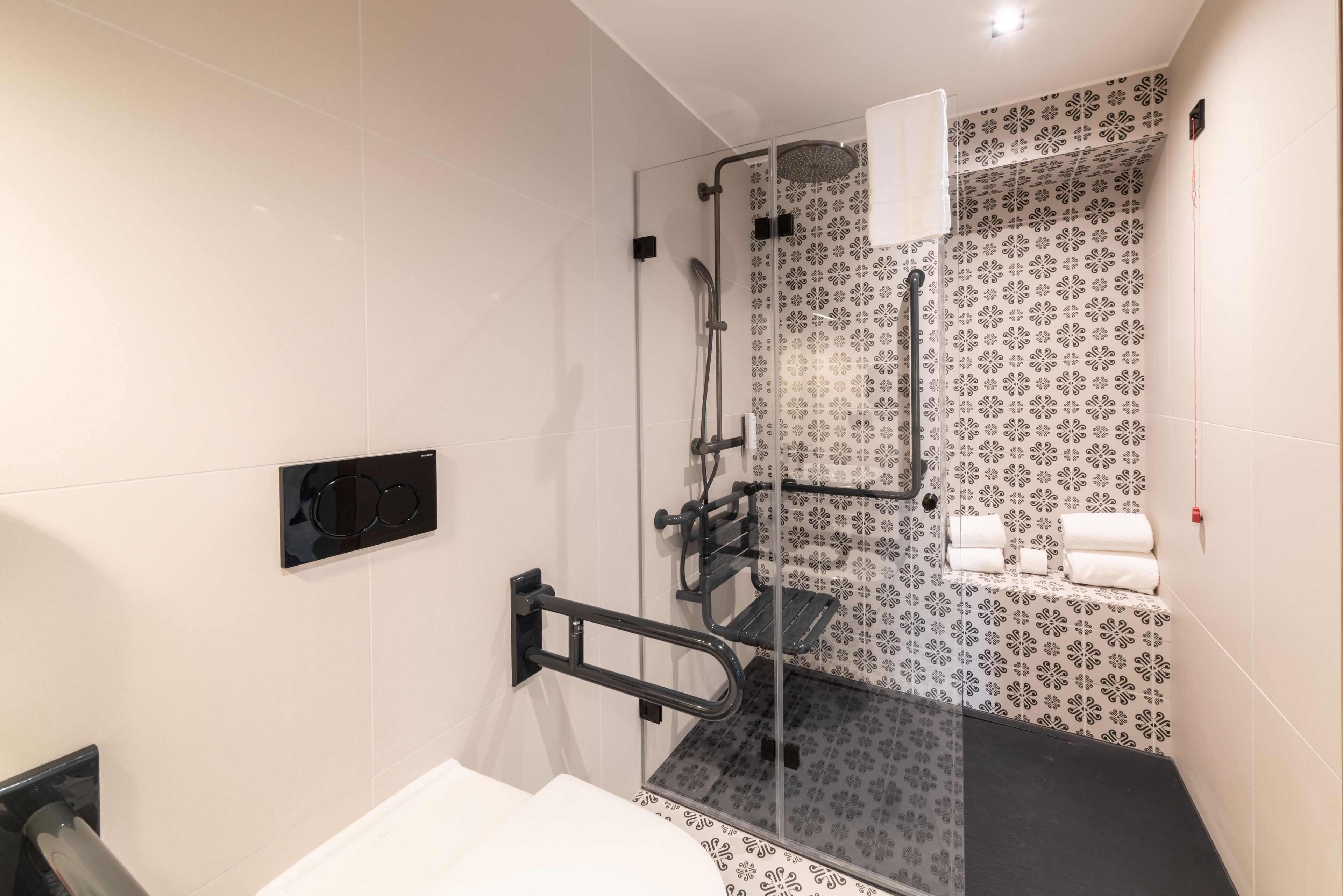 shower, free toiletries, towels, soap