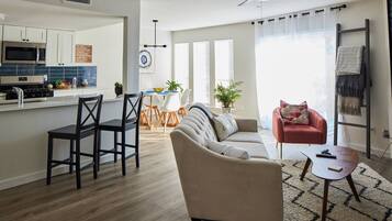 TV, fireplace, stereo