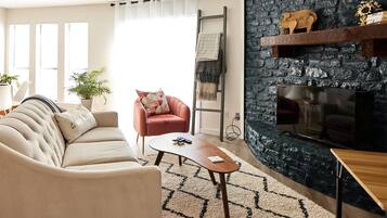 TV, fireplace, stereo