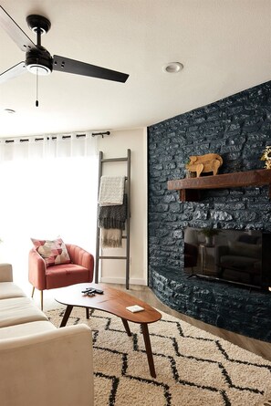 TV, fireplace, stereo