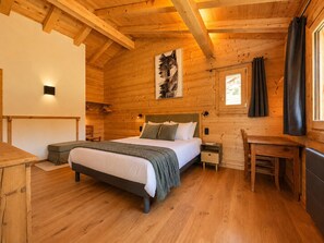 3 bedrooms, desk, WiFi (free)