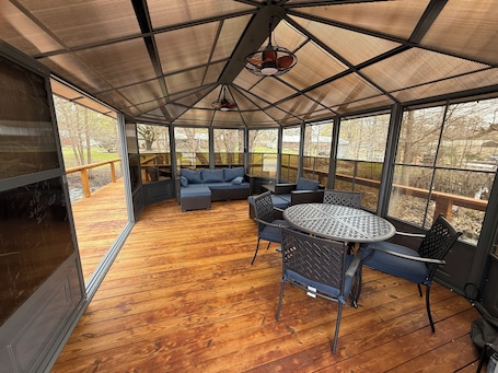 Dining. Castaway Cottage, a haven of peace and relaxation, awaits you.