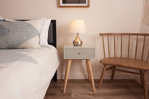 2 bedrooms, iron/ironing board, travel cot, free WiFi - 2BR Ensuite | Near UT & The Domain (Austin)