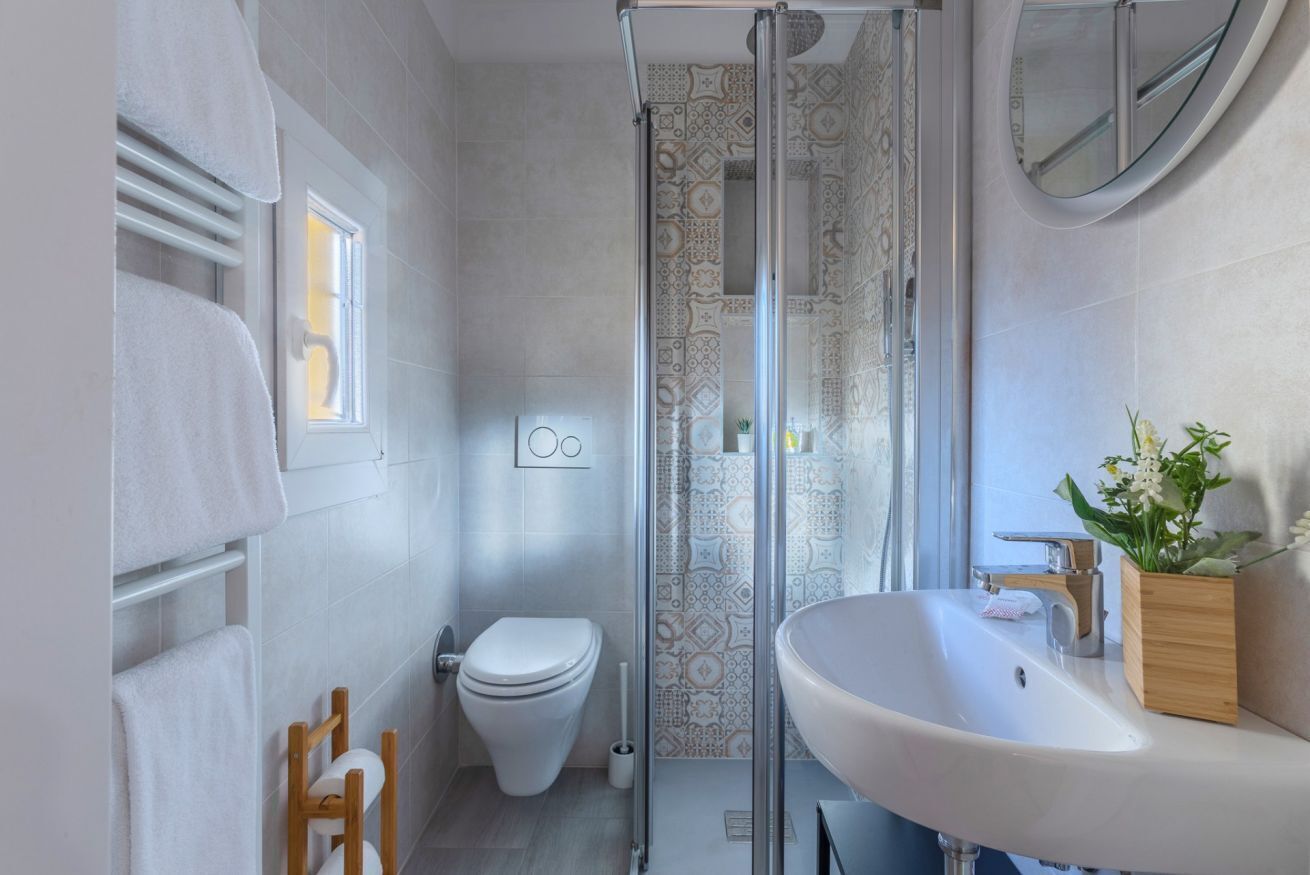 Dusche, Haartrockner, Bidet, Handtücher