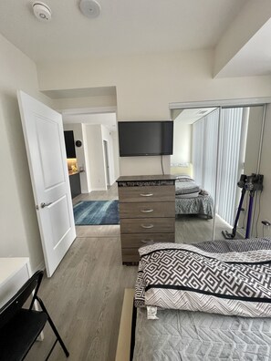 2 habitaciones, escritorio, wifi gratis y ropa de cama