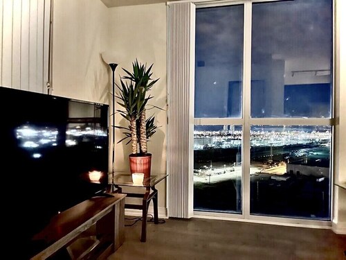 Brand New condo - 2bed / 2bath suite - Unobstructed views of Downtown Toronto 