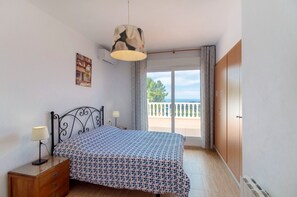 8 bedrooms, desk, iron/ironing board, free WiFi - Marimuntanya (Lloret de Mar)