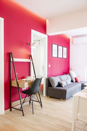 Smart TV - Aphrodite (Athenian apartment close to the center) (Athens)