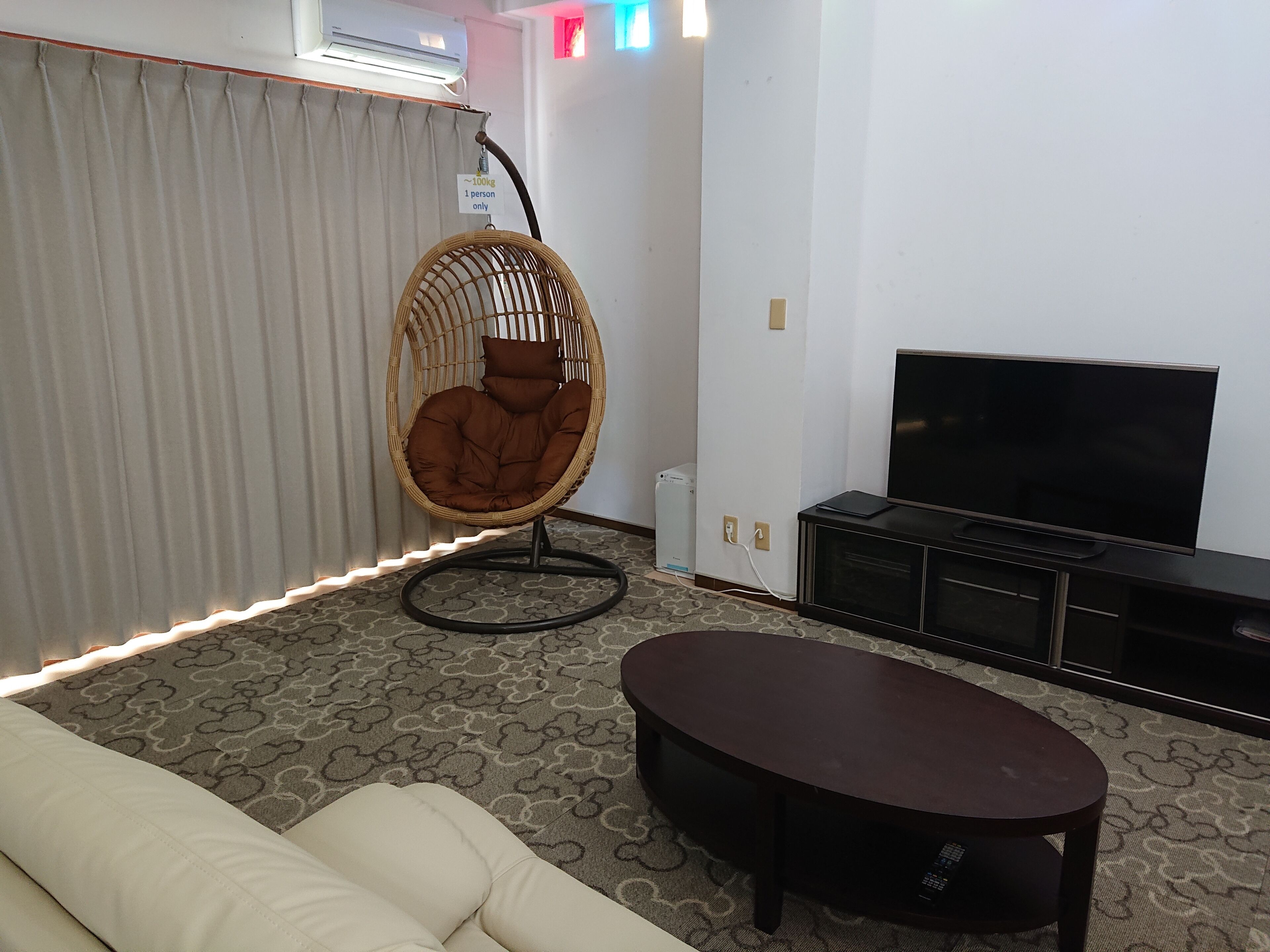 Apartamento luxo | Área de estar | TV de tela plana 32 polegadas com canais digitais, TV