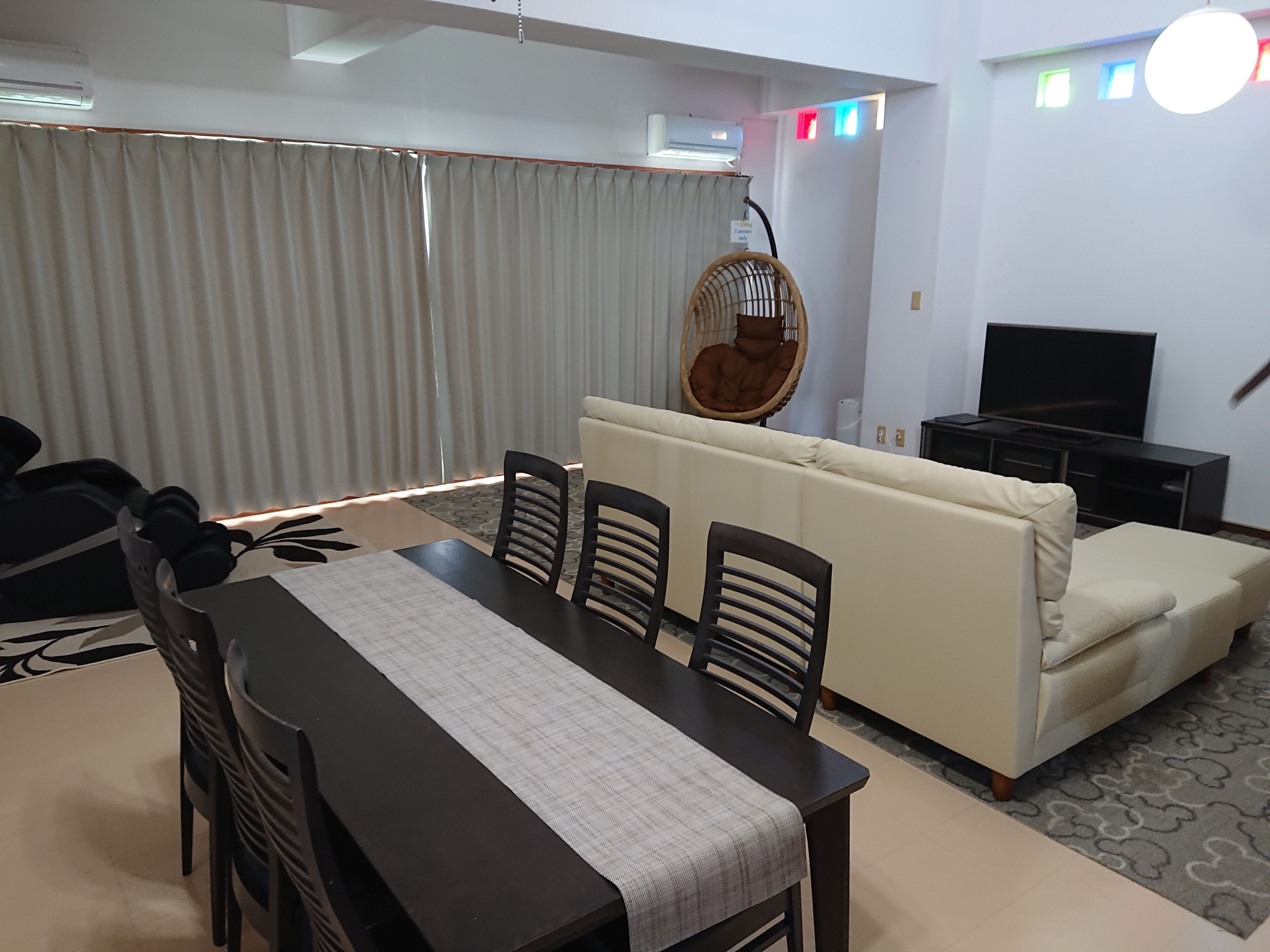 Apartamento luxo | Área de estar | TV de tela plana 32 polegadas com canais digitais, TV