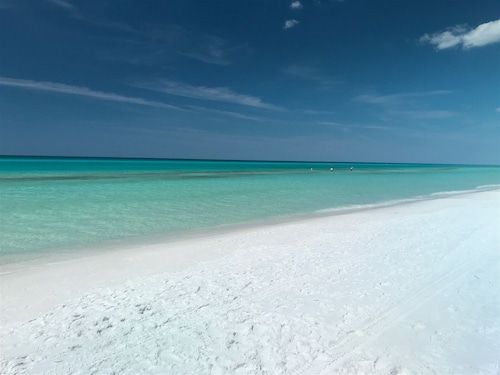 PRIVATE BEACH - Gulf Peeks - Newly renovated - Bikes incl - 7 Palms