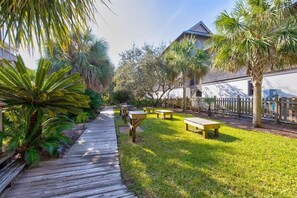 Outdoor dining - Seacrest West - 7 Palms (Panama City Beach)