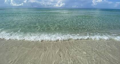 PRIVATE BEACH - Gulf Peeks - Newly renovated - Bikes incl - 7 Palms