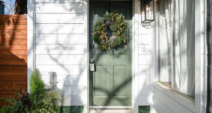 Bright and Modern Basement Apartment ✿ DT Neighborhood