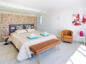 8 bedrooms, iron/ironing board, Internet, bed sheets - Extravagant 8 BDRM Villa In Marbella, Beachside ✔ (Elviria)