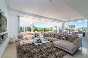 TV, fireplace, stereo - NEW Luxurious Villa next to Beach/Golf — La Finca (Río Real)