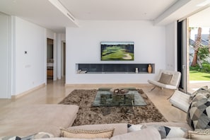 TV, fireplace, stereo