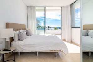 4 slaapkamers, een strijkplank/strijkijzer, internet